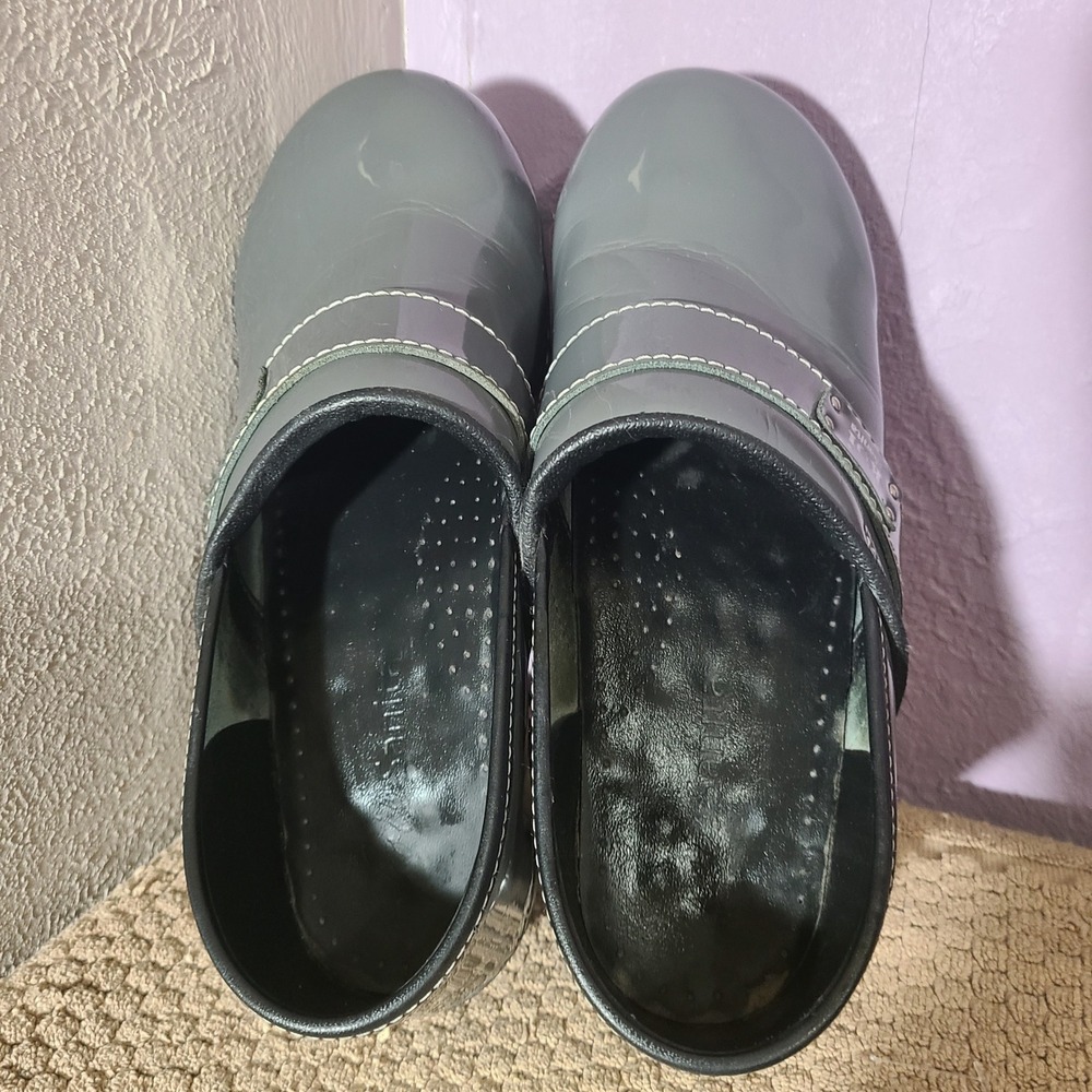 Koi Sanita Clogs Women 40 Grey Good Patent Leather Professional Nursing Shoes - Picture 8 of 11